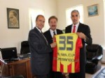 SABRI SADıKLAR - Göztepe Yöneticileri Urla Belediyesini Ziyaret Etti