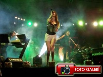 Hande Yener Kayısı Güzeli Seçildi