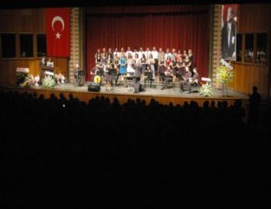 Mersin'de Uçev Klasik Türk Müziği Topluluğu Esintisi