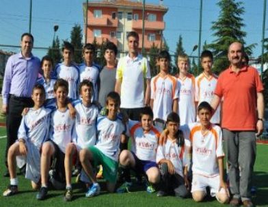 Süper Lig Hakemlerinden Özgür Yankaya, Anafen'in Düzenlediği Turnuvaya Katıldı