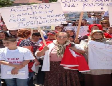 Araklı Turup İçin Ayakta