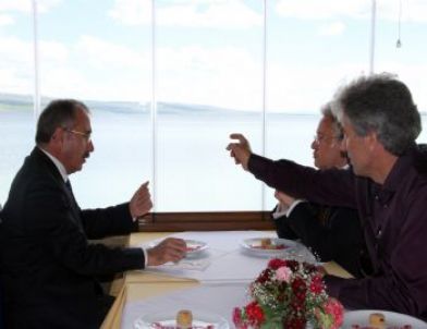Arü Çıldır Gölü Kıyısındaki Yemekte Bakan Dinçer’i Ağırladı