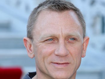 Ertuğrul Günay, James Bond’a karşı!