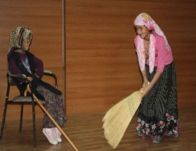 İlköğretim Öğrencilerinin Tiyatro Oyunu Beğeni Topladı