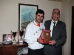 TÜRKIYE MILLI OLIMPIYAT KOMITESI - Sebahattin Oglago’ya, Türkiye Milli Olimpiyat Komitesi Tarafından Faır Play ve Kariyer Ödülü Verildi