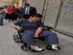 AKÜLÜ ARABA - Yürüme Güçlüğü Çeken Genç, Akülü Arabasına Kavuştu