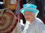 KYLIE MINOGUE - Kraliçe'nin 60. yılı kutlanıyor