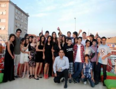 Mavi Sahnede Veda Partisi