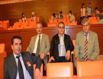 Milletvekili İşık Simavlı Gazetecilere Meclisi Gezdirdi