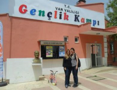 Yabancı Gönüllülerden Depremzedelere Psikolojik Destek