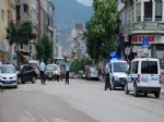 BANKA ŞUBESİ - Yol Kenarına Bırakılan Koli, Polisi Alarma Geçirdi