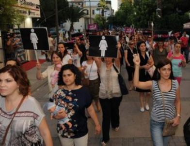 Konak'ta 'kürtaj' Protestosu