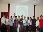 ÖZSAYGı - Manisalı  Dev Öğrencilere Yılın Sosyal Sorumluluk Projesi Ödülü