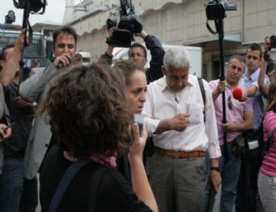 AK Parti Önünde Kürtaj Eylemi