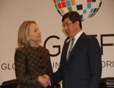 Clınton: “Esad’ı Göndermenin Zamanı Geldi”