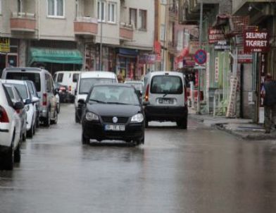 Çorum’da Sağanak Yağış Hayatı Olumsuz Etkiledi