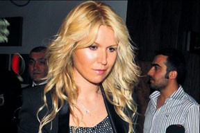 Derin Mermer sağ gösterip sol vurdu