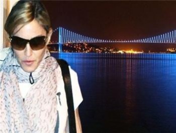 Madonna'nın 'Yapay mı' diye sorduğu Suada!