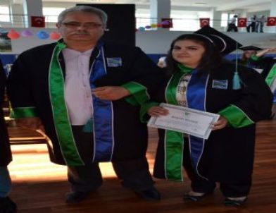 Recep Tayyip Erdoğan Üniversitesi’nde Baba İle Kızı Aynı Gün Mezun Oldu