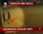BAĞCıLAR EĞITIM VE ARAŞTıRMA HASTANESI - Yürüdüğü Kaldırımda Doğurdu... Bebeğini Bırakıp Kaçtı