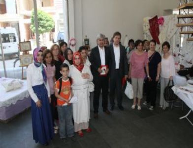 Akhisar Belediyesi Sanat Atölyesi Nakış Sergisi Açıldı