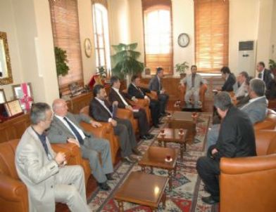 İran Resmi Heyeti Büyükşehir Belediyesi’nde