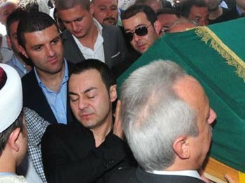 Ortaç'tan babasına son veda...