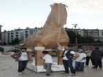 Sivas'ta Dünyanın En Büyük Kartondan At Heykelini Yaptılar
