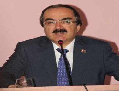 Vali Coş'tan Karne Dağıtımında Öğrencilere Uyuşturucu Uyarısı