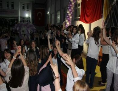 Adapazarı Kız Teknik ve Meslek Lisesi Mezuniyet Töreni