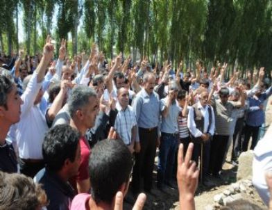 Çatışmada Ölü Ele Geçirilen PKK'lı Van’da Toprağa Verildi