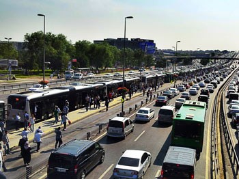 Haliç'te metrobüs kazası: 6 yaralı