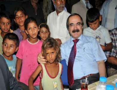 Vali Coş, İftarını Tarım İşçileri İle Birlikte Açtı