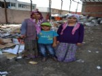 Geçimlerini Kağıt ve Plastik Toplayarak Sağlıyorlar