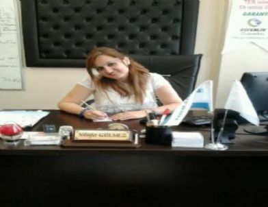 Zayıflama Hapından Öldüğü İddia Edilen Genç Kadın Toprağa Verildi