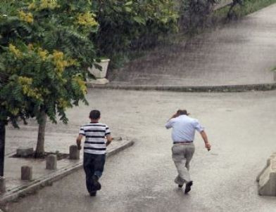 Başkent'te Sağanak Yağış Zor Anlar Yaşattı