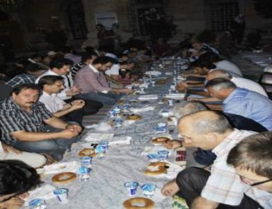 İHH’dan Hurma ve Simitli 'Şükür İftarı'