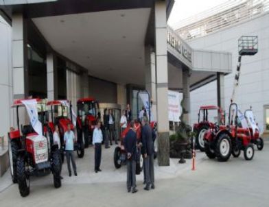 Başak Traktör Bayileri Tanışma Toplantısında Bir Araya Geldi