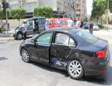 Adana'da Trafik Kazası: 5 Yaralı