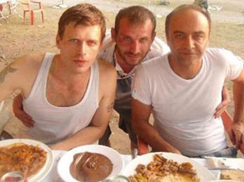 Kıvanç Tatlıtuğ'a Kötü Sürpriz