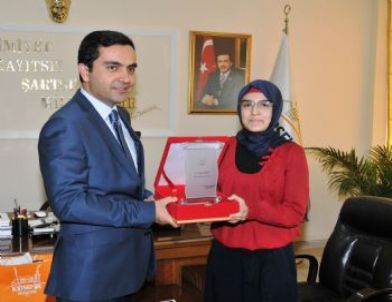 Başkan Bahçeci, LYS’de Başarılı Öğrencilere Tablet Bilgisayar Hediye Etti