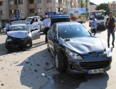 Boluda Trafik Kazası: 3 Polis Yaralı