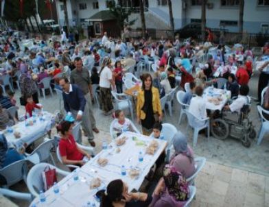 Kadir Gecesi'nde Meydan Dolup Taştı