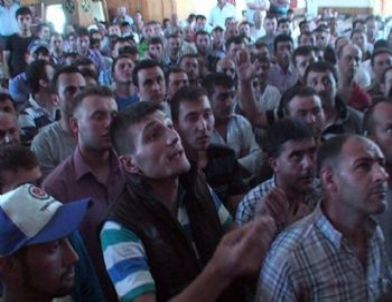 Kura Çekiminin Yapıldığı Binayı Bastılar