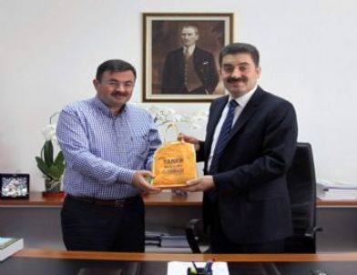 Maliye Bakanı Yardımcısı Cantimur'a Hemşerilerinden Gediz Ansiklopedisi