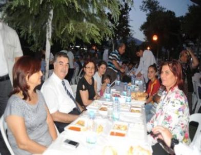 Vali Coş ve Başkan Çerçioğlu İftarda Vatandaşlarla Buluştu