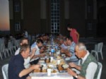 ALI ÖZDEMIR - Belediye, Okul İnşaatında Çalışan İşçilere İftar Yemeği Verdi