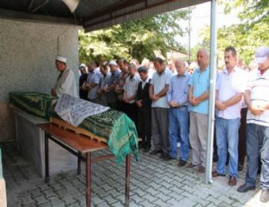 Cinnet Kurbanı Baba ve Kızı Toprağa Verildi