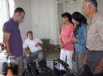 ERKAN KARAHAN - Cam Kemik Hastası, Bayram Öncesi Tekerlekli Sandalye Sevinci Yaşadı