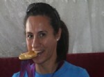 ASLI ÇAKIR ALPTEKİN - Olimpiyat Şampiyonu Aslı Çakır Alptekin Baba Evinde
